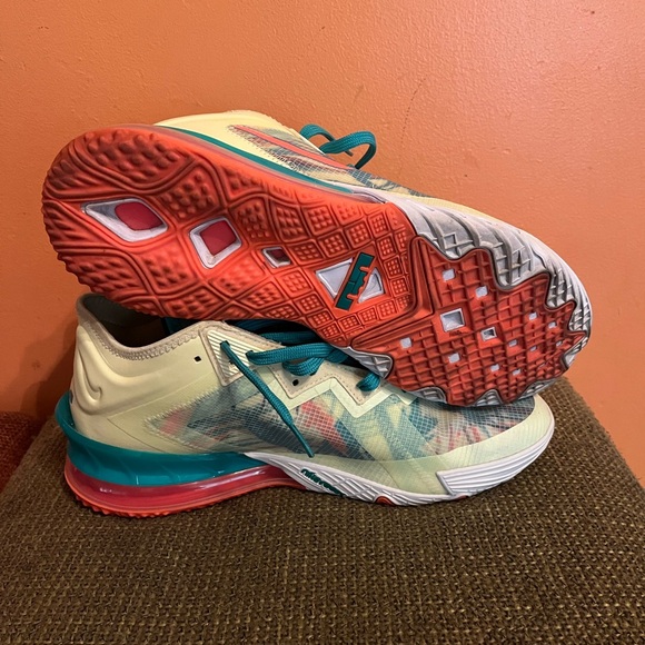 Nike LeBron Men’s size 12 - Picture 2 of 10